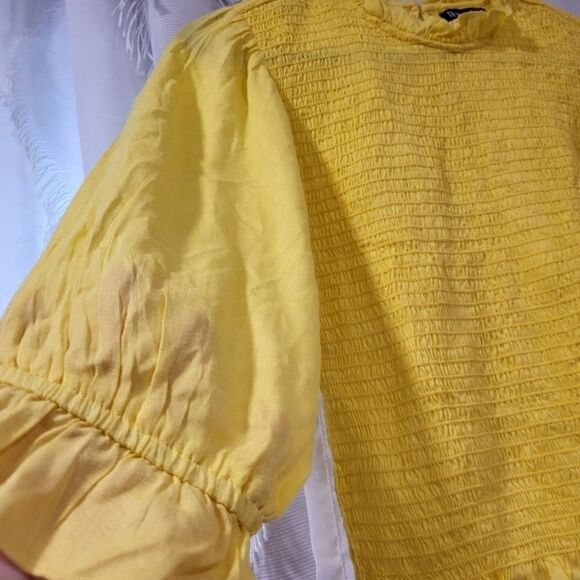 Bright Yellow Size Large Smocked Top - Picture 4 of 9